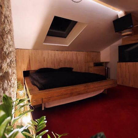 Hostel Les Cordees Liees Альби Экстерьер фото