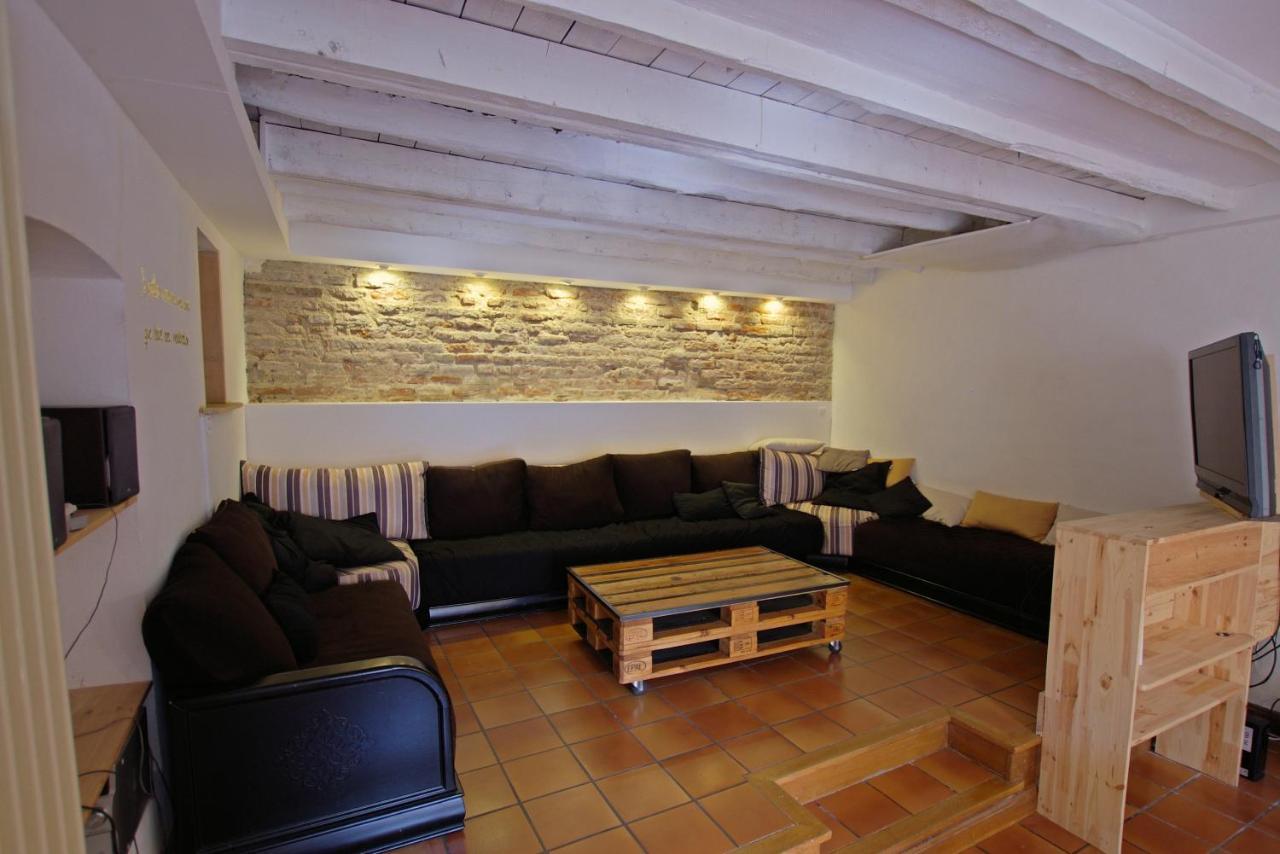 Hostel Les Cordees Liees Альби Экстерьер фото