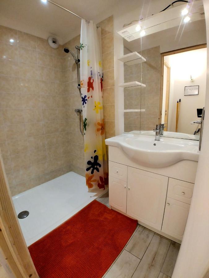 Hostel Les Cordees Liees Альби Экстерьер фото