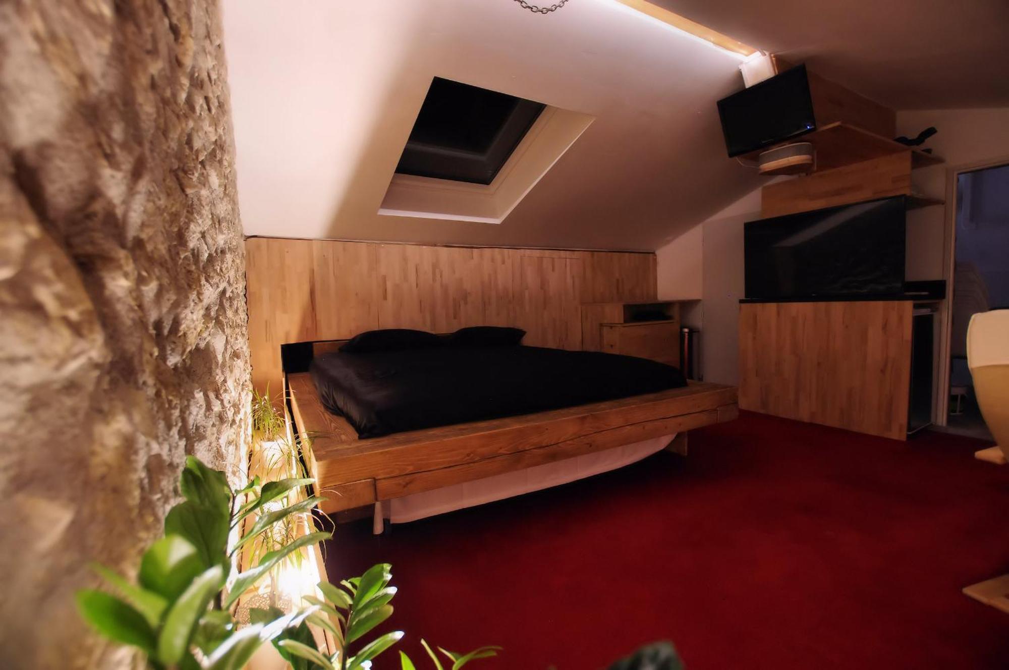 Hostel Les Cordees Liees Альби Экстерьер фото